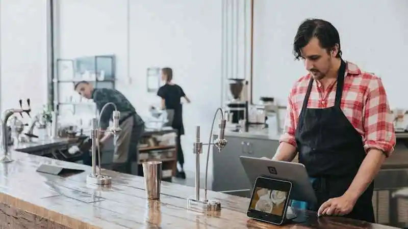 CRM for Australian Retail: How Independent Stores Beat the Big Chains on Customer Loyalty